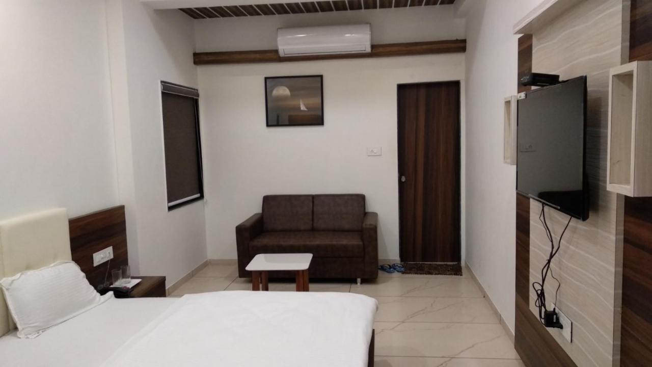 Hotel The Grand Shiva Gondal Exterior photo